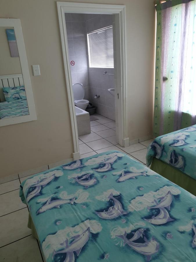 Topanga Holiday Home Uvongo Beach Esterno foto