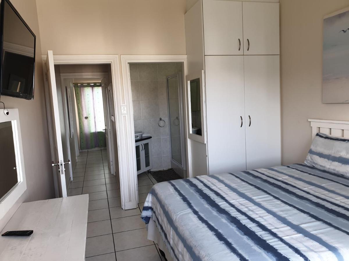 Topanga Holiday Home Uvongo Beach Esterno foto